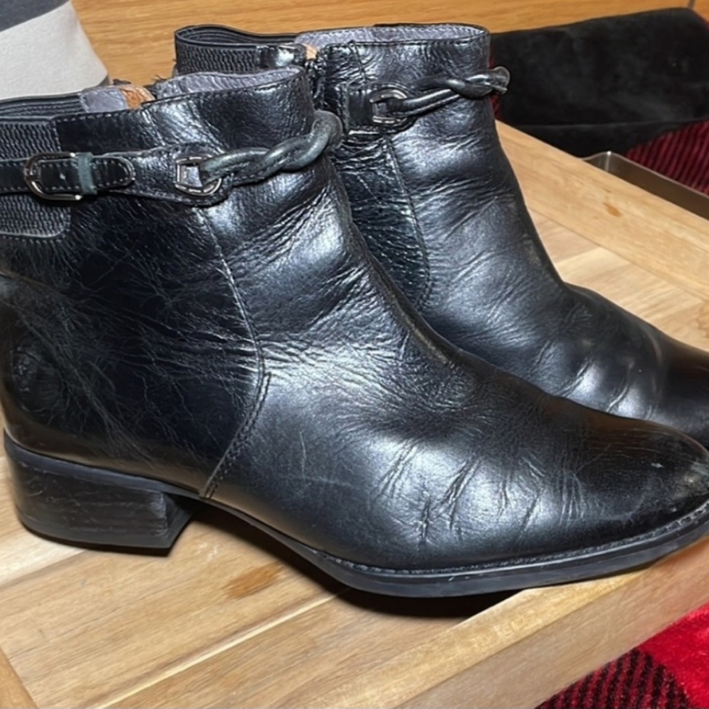 Ariat Yarmouth Black leather booties